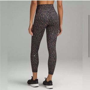 LuluLemon Wunder Train High-Rise Tight in green/pink/yellow and black print Sz 2